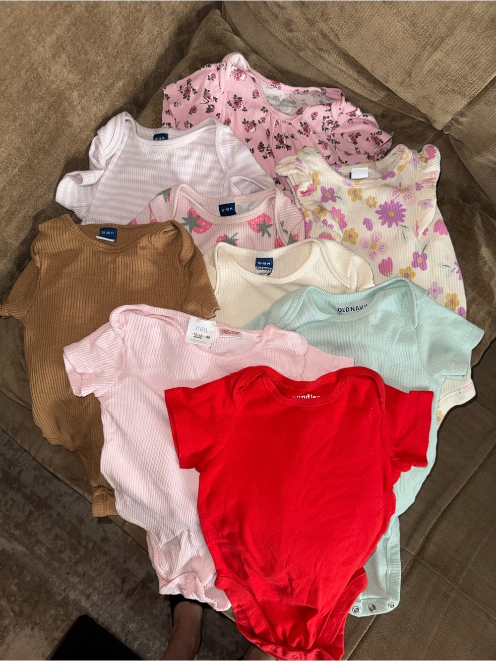 Lot of 12-18 month short sleeve bodysuits x9 pieces